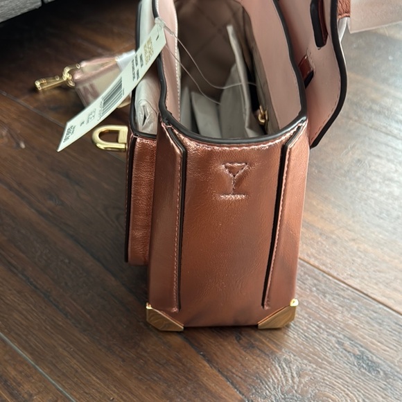 Michael Kors NWT Primrose Gold Medium Satchel with Vintage Trunk Design - Picture 8 of 14